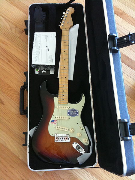 File:Fender American Stratocaster Deluxe Unboxing.jpg