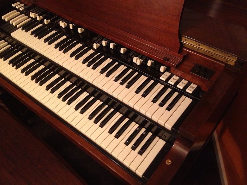 File:Hammond B3 Right.jpg